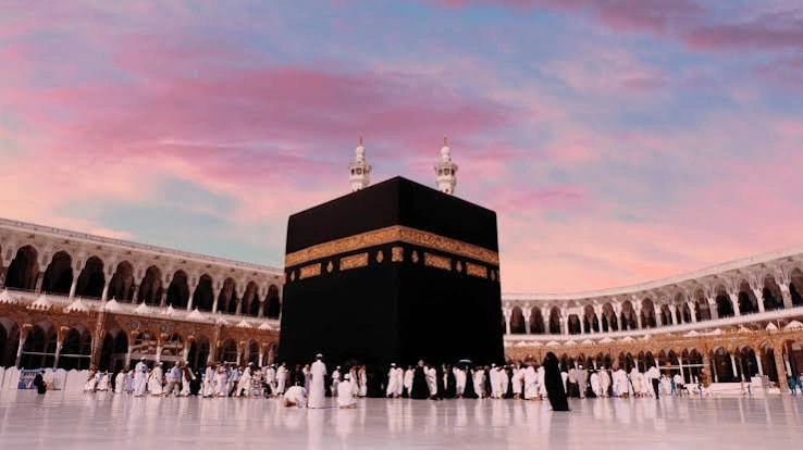 Kaaba pilgrims Makkah - Hidayat Travelers Islamabad
